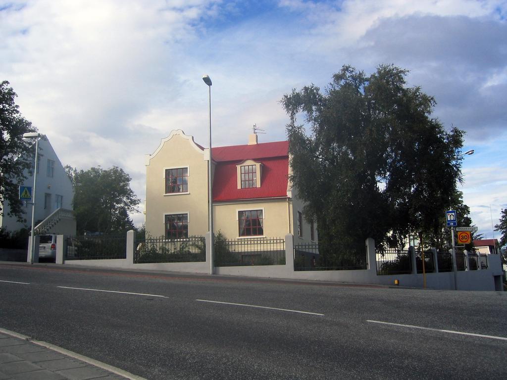 Hotel Fe Gisting Akureyri Exterior foto
